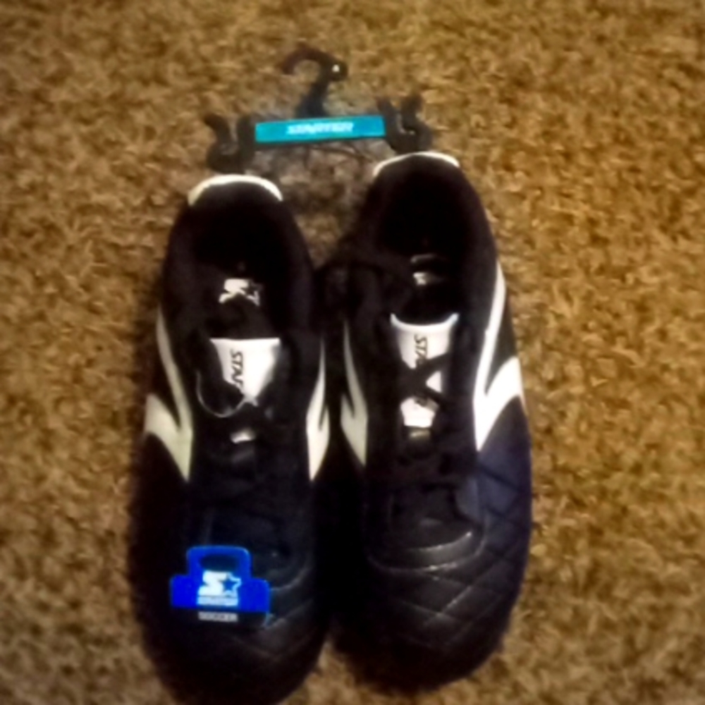 Boy cleats , Starter, Size 4, Black and White